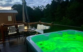 Carre Retreat With Private Hot Tub